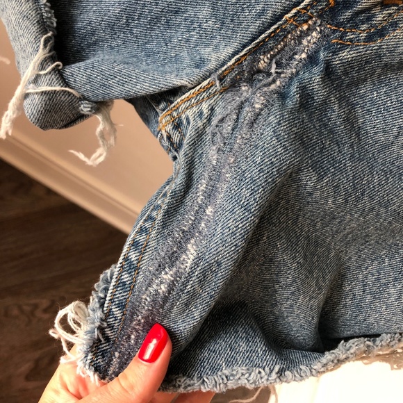 LEVI VINTAGE HIGHWAISTED DENIM SHORTS - Picture 6 of 7